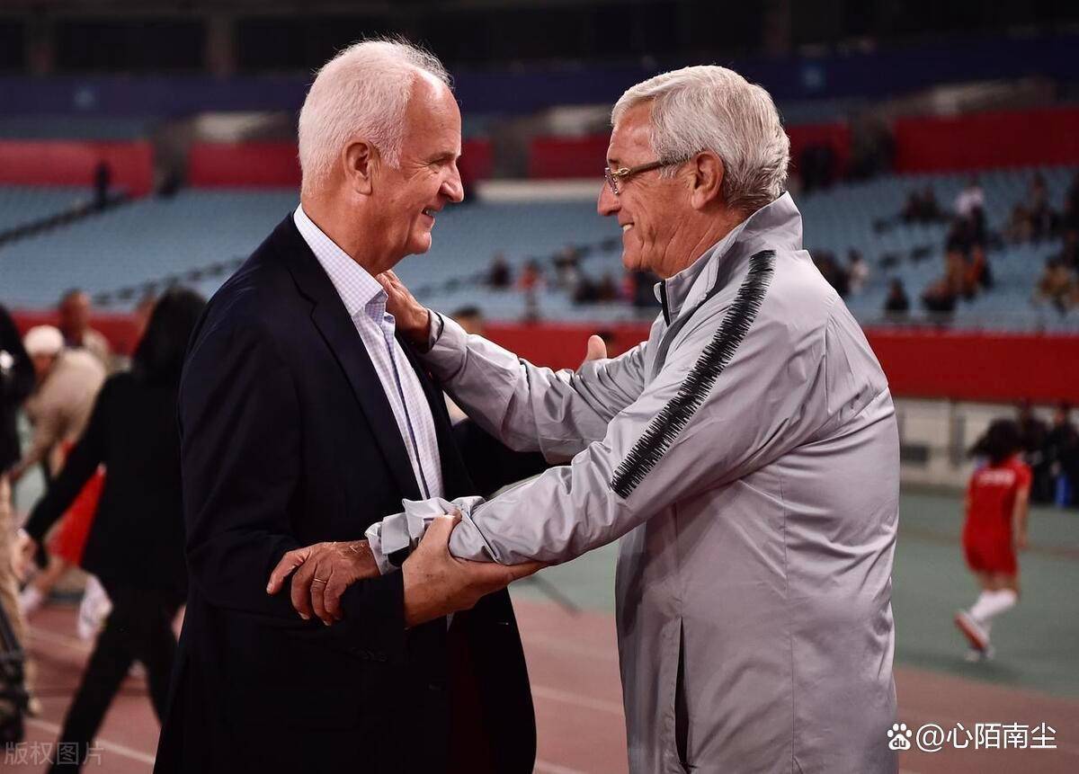  莱万多夫斯基遭遇五连败，中国队教练面临压力！