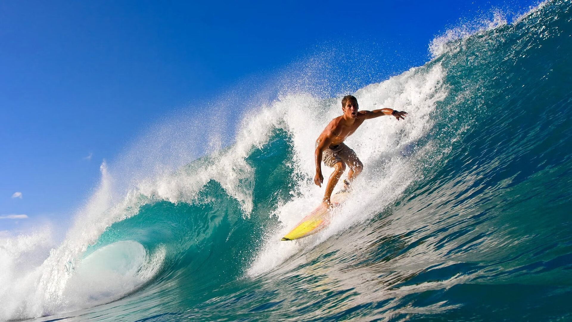 比赛局势复杂首场状态出色，MAD观众沸腾！，Uzi重返赛场气势如虹延续